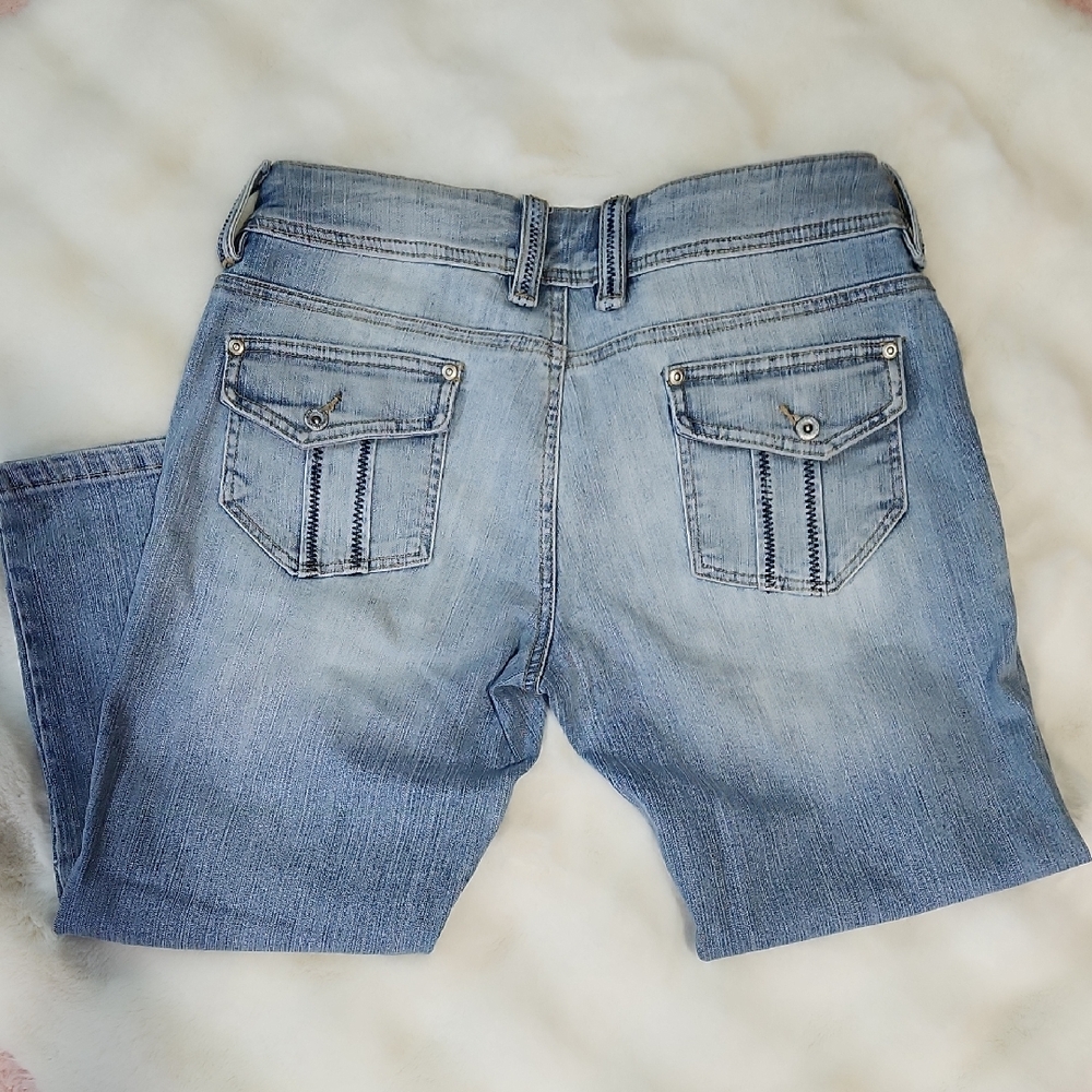 Stylish Light Blue Capri Jeans
